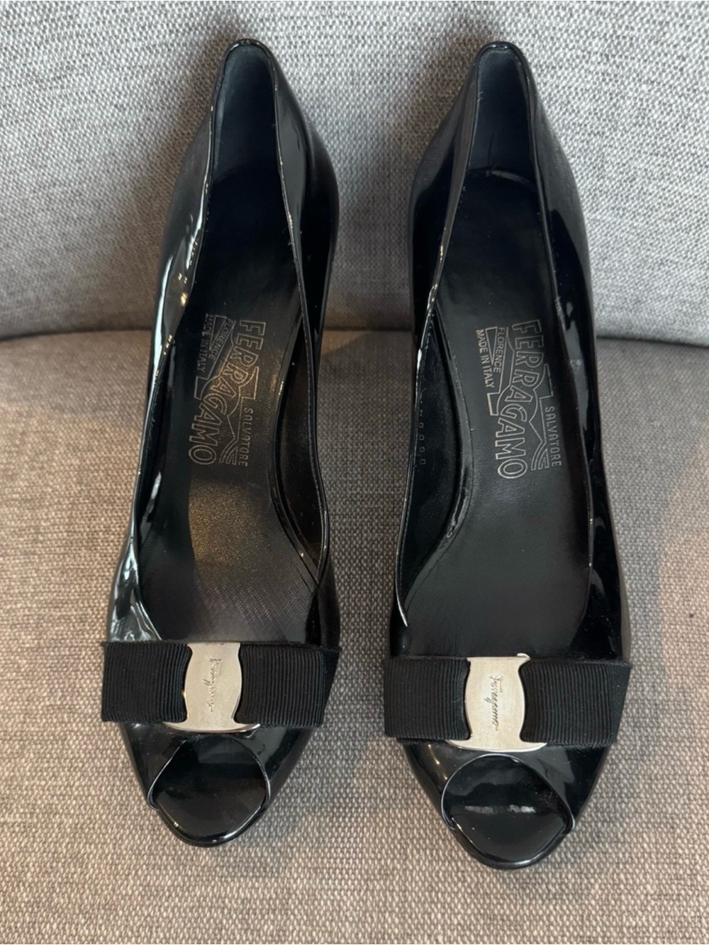 Salvatore Ferragamo Black Patent Leather Vara Bow Peep-Toe Pumps Size 7.5B